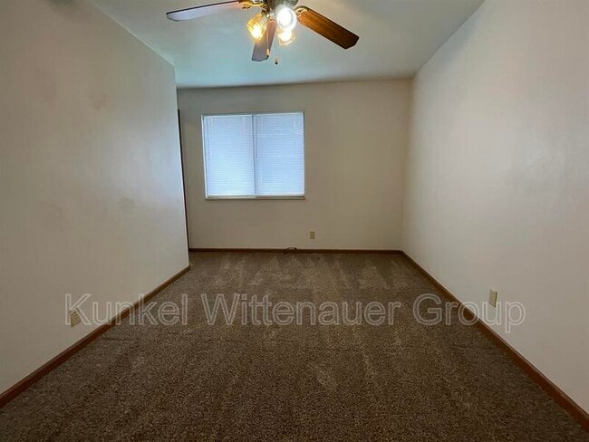 Building Photo - 22 Yorkshire Ln