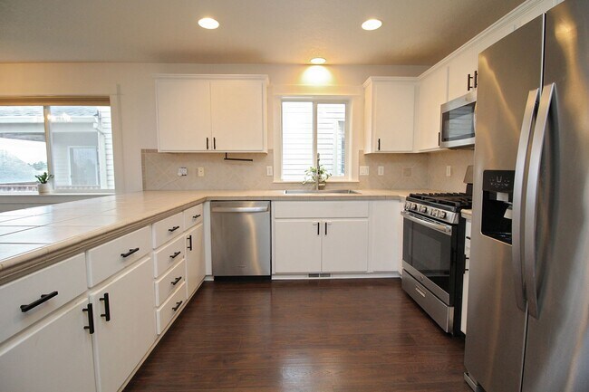 Building Photo - Delightful Newer Construction 3 Bed/2.5 Bath Home in Tranquil Beaverton Neighborhood