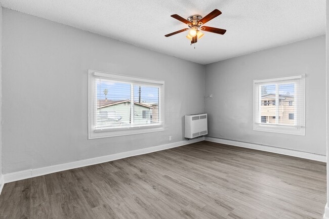Interior Photo - 1424 Chestnut Avenue