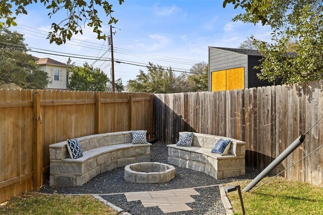 Building Photo - 3145 Chisholm Trail