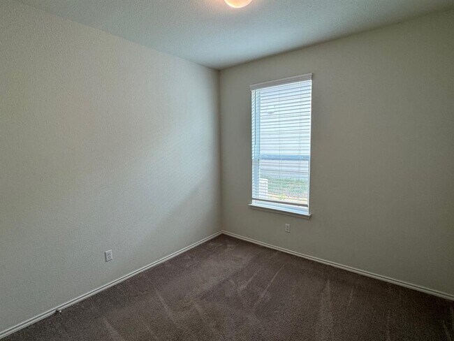 Building Photo - 212 Nettletree Dr