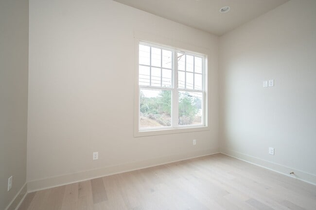 Building Photo - 3BR/3BA For Rent