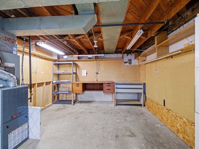 Building Photo - 1427 S 52nd St