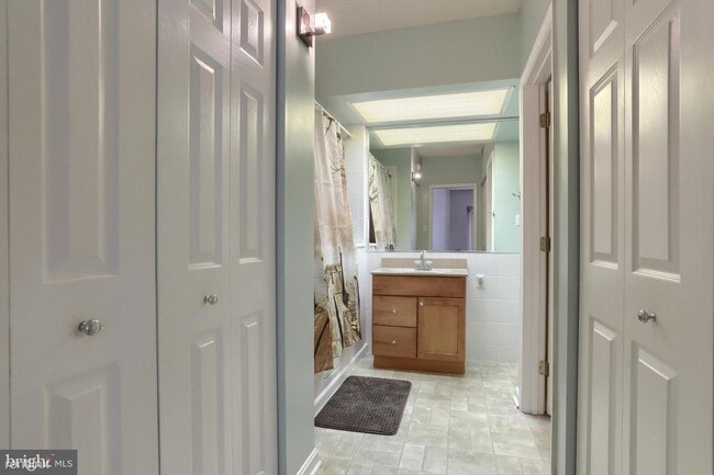 Building Photo - 1 br, 1 bath Condo - 804 Cherrington Dr