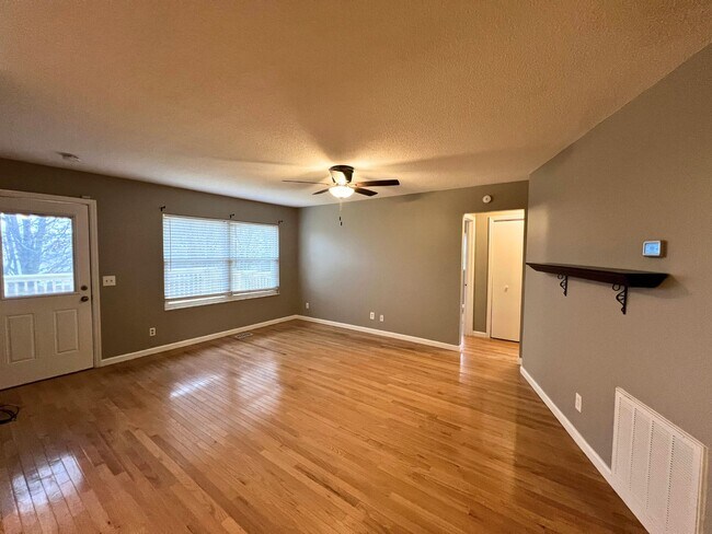 Building Photo - 2805 Big Bend Dr