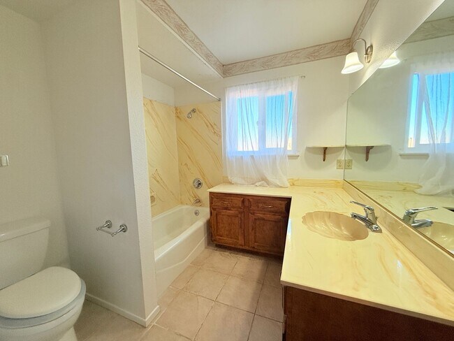 Building Photo - Pet-Friendly Room for Rent in Orcutt - Utilities Included!