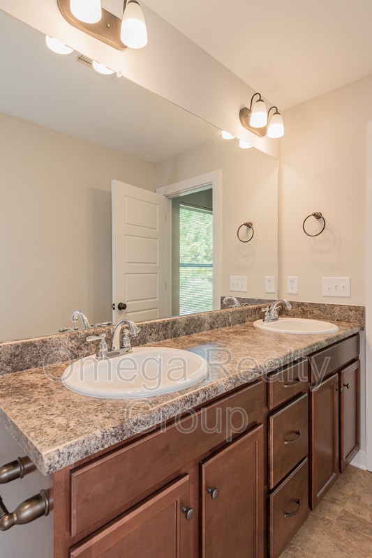 Building Photo - 112 Brookside Way
