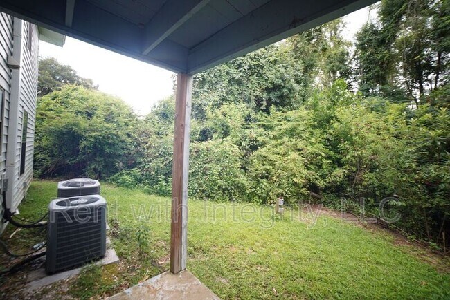 Building Photo - 2555 Chateau Ln