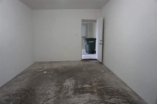 Building Photo - 1915 Normal Park Dr