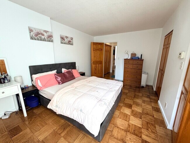 Building Photo - 77 Pond Ave