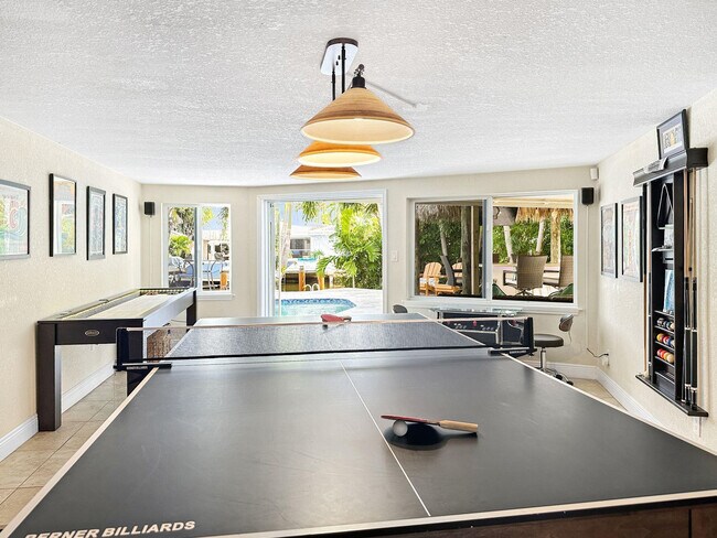 Building Photo - 280 SE 3rd Ave