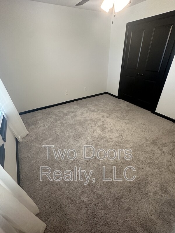 Building Photo - 2229 Roca Dr