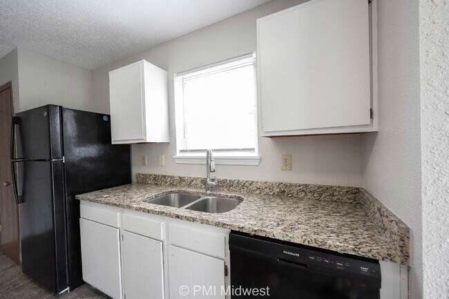 Building Photo - Charming 3-Bedroom, 2.5 Baths - Lawrence Township