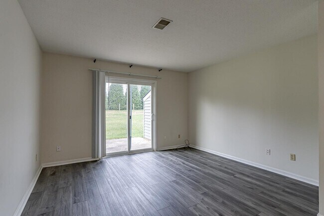 Building Photo - 1314 Farmingdale Dr