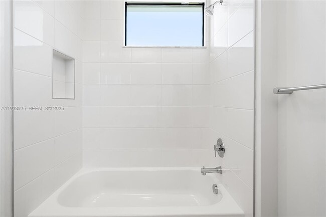 Building Photo - 9362 Tulip Leaf Ct