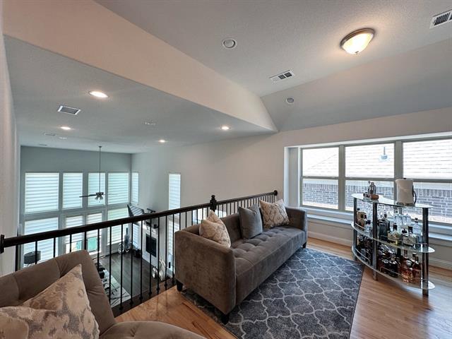 Building Photo - 8721 Paradise Dr