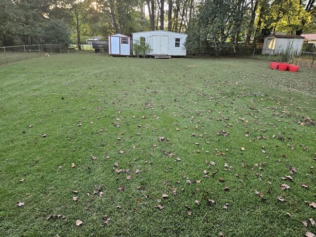 Building Photo - 2832 Clyburne St