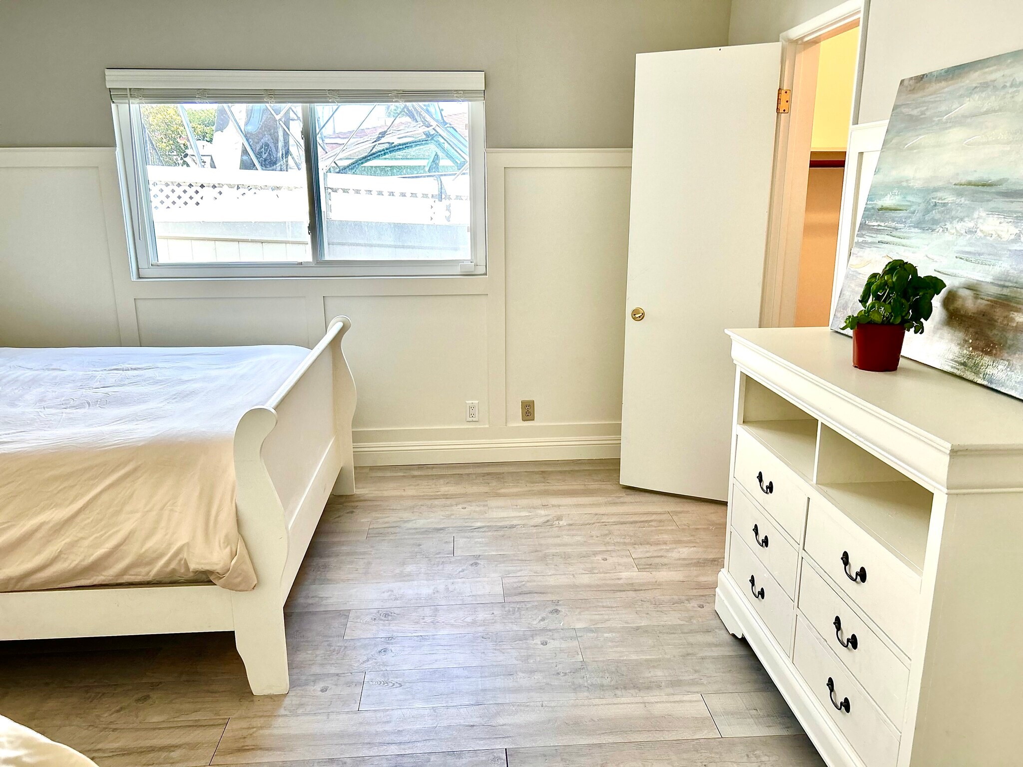 Building Photo - 719 N Cabrillo Ave