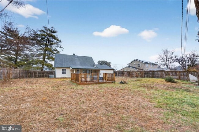 Building Photo - 6 Sherwood Ln