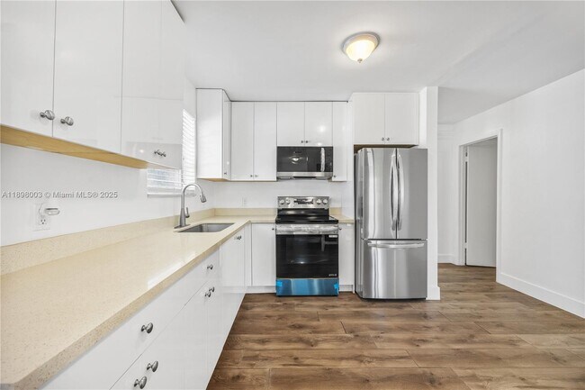 Building Photo - 500 NE 136th St