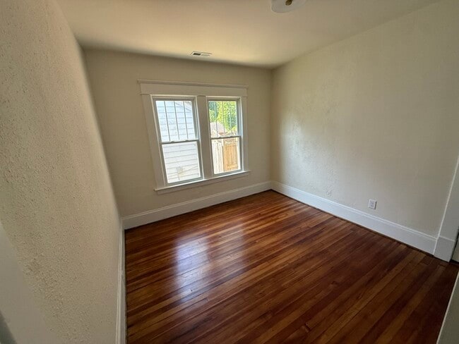 Building Photo - 2411 N Roxboro St
