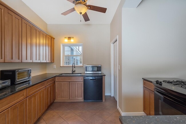 Building Photo - 5113 Cedarvale Rd