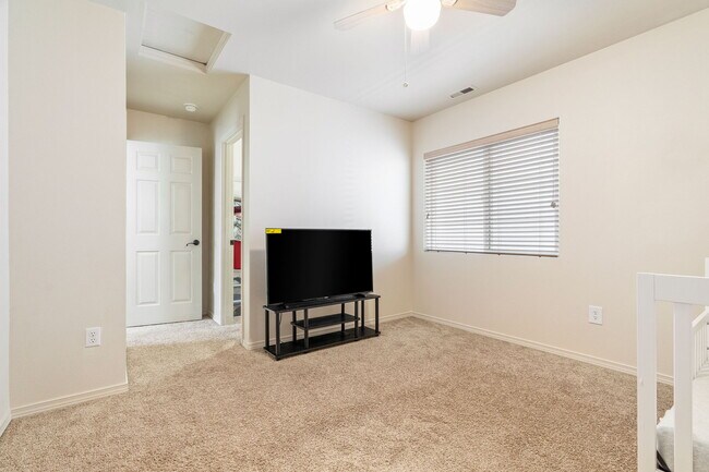 Building Photo - 4127 McKinley St NE