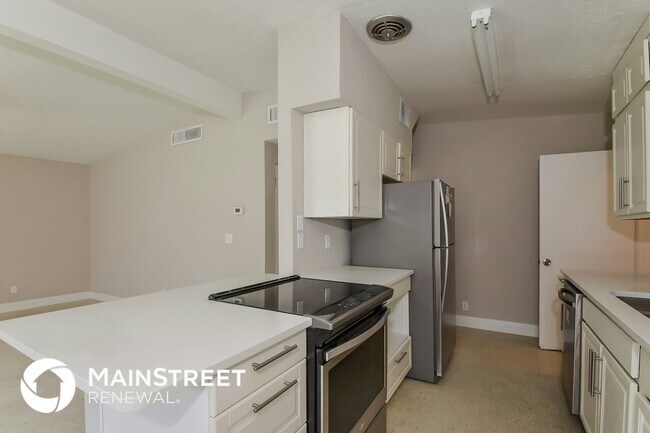 Building Photo - 1642 Banyan Dr