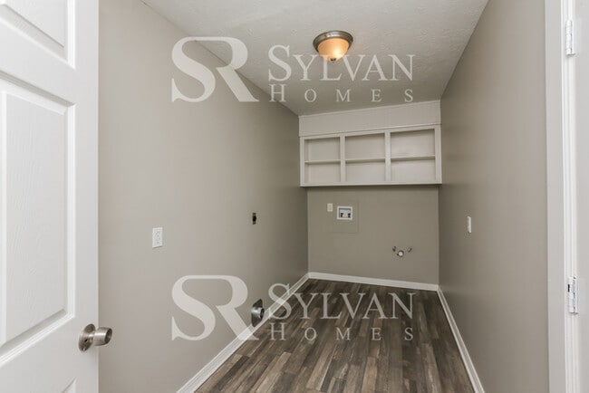 Building Photo - Remarkable Value. Unbeatable Location!
