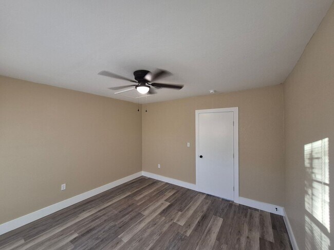 Building Photo - 7215 Glen Heights