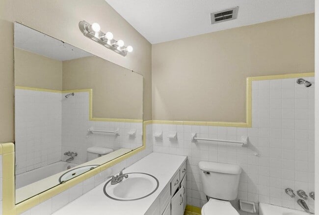Building Photo - 509 Lagrand Dr