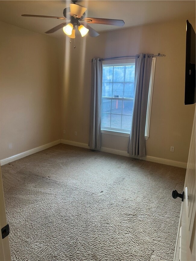 Building Photo - 4500 SW Swinton Dr