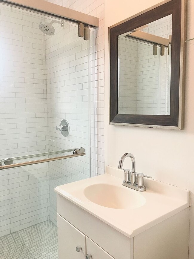 Building Photo - 3659 6th Ave