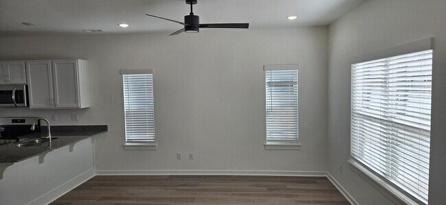 Building Photo - 1378 W Mt Comfort Rd