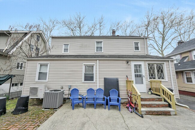 Building Photo - 167 Rockwood Pl