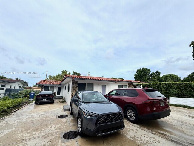 Building Photo - 931 SW 82nd Ave