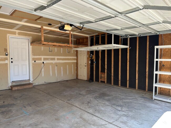Building Photo - 3BD 3Bath Updated Home in Great Condition!