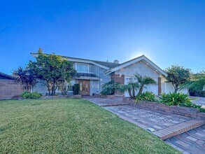 Building Photo - 9564 Peartree Ln