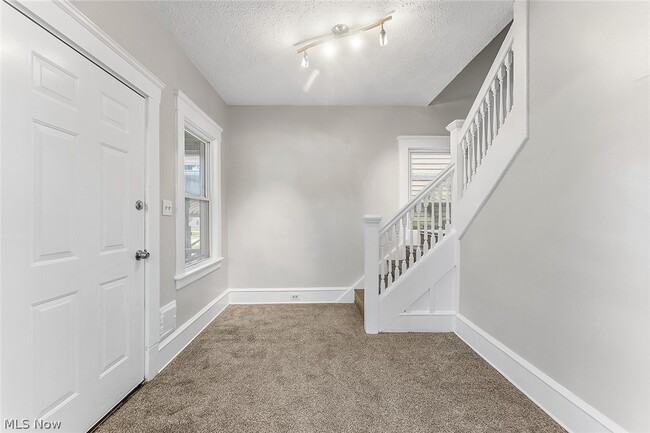 Building Photo - 1349 E 115th St