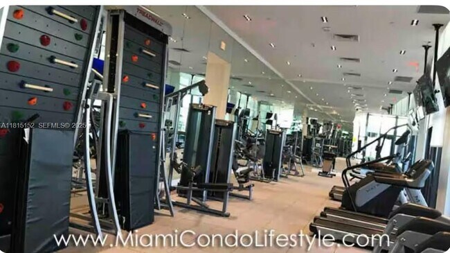 Building Photo - 1600 NE 1st Ave