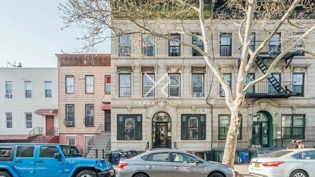 Building Photo - 3 bedroom in BROOKLYN NY 11233