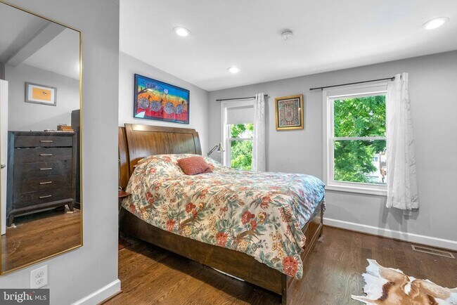 Building Photo - 1275 Oates St NE