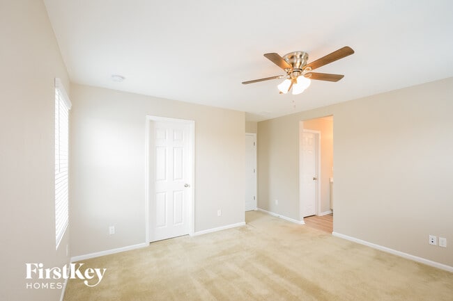 Building Photo - 10615 Akron St