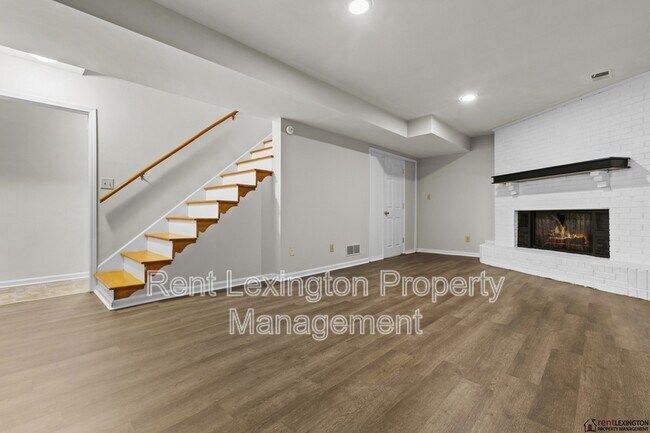 Building Photo - 1321 Leaning Tree Ln