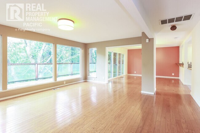 Building Photo - Peaceful 4-Bedroom Retreat in the Oakland ...