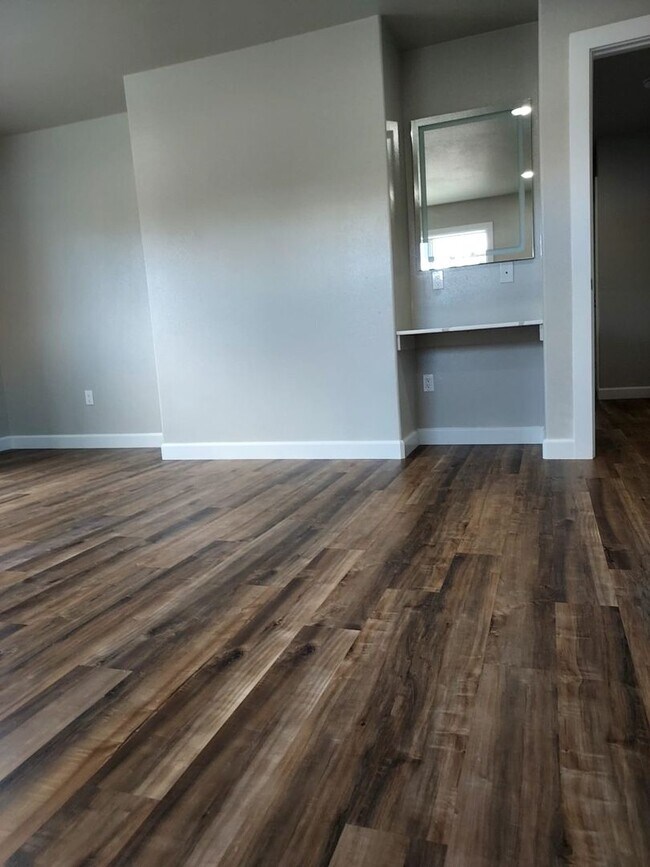 Building Photo - 2 Story Remodeled Single-Family Home in Po...