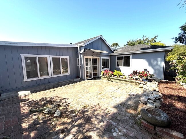 Building Photo - Charming Monterey Home in Quiet Neighborho...