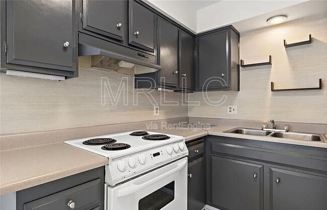 Building Photo - 10224 Holburn Dr