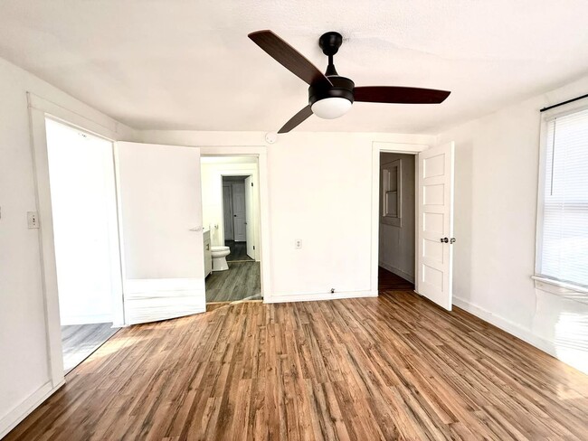 Building Photo - 35 Monroe Ave NE