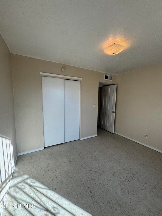 Building Photo - 943 Montera Rd